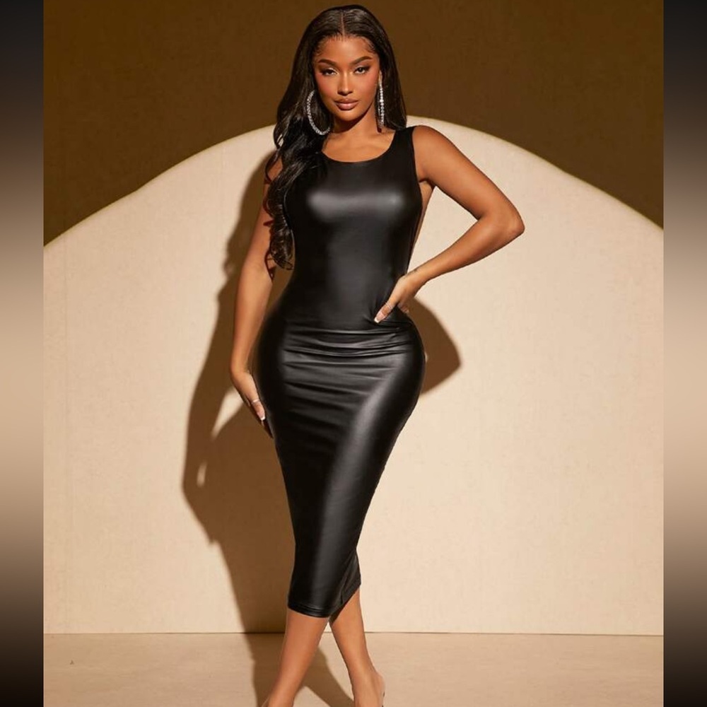 Elegant Black Sleeveless Dress